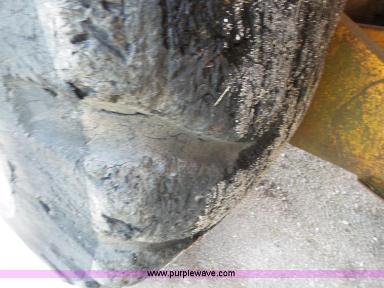 image for item L2044 International 433 Pay Scraper conventional scraper