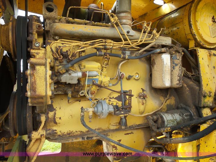 image for item L2044 International 433 Pay Scraper conventional scraper