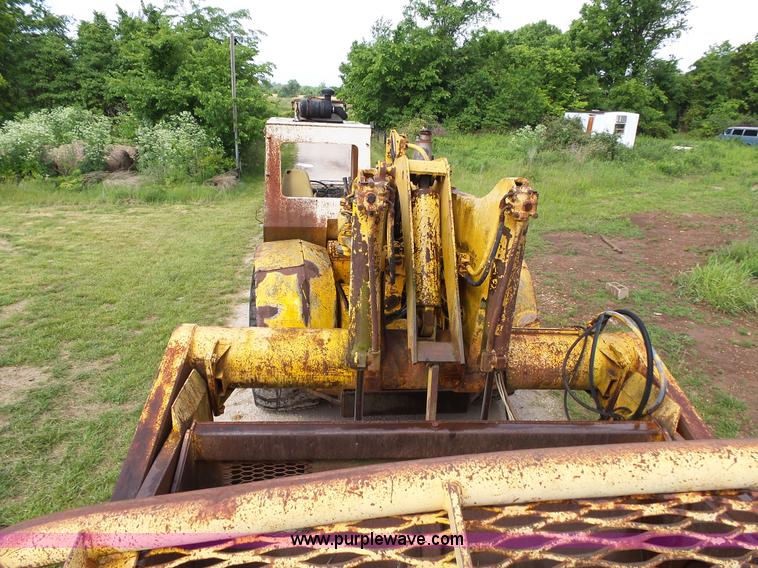 image for item L2044 International 433 Pay Scraper conventional scraper