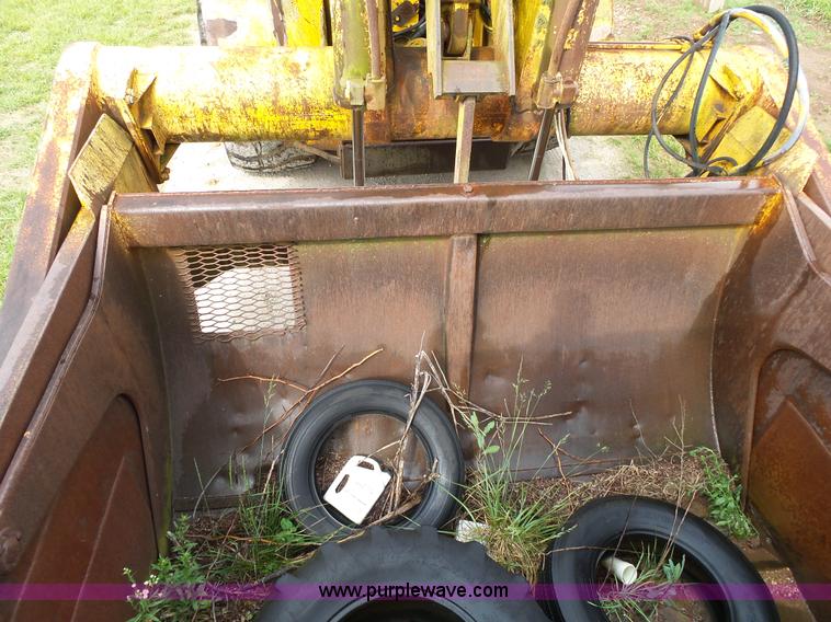 image for item L2044 International 433 Pay Scraper conventional scraper