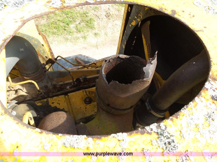 image for item L2044 International 433 Pay Scraper conventional scraper