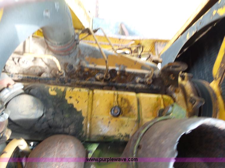 image for item L2044 International 433 Pay Scraper conventional scraper