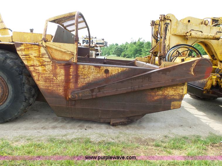 image for item L2044 International 433 Pay Scraper conventional scraper