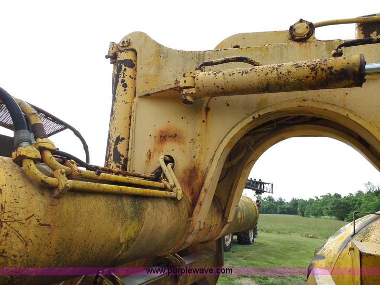 image for item L2044 International 433 Pay Scraper conventional scraper