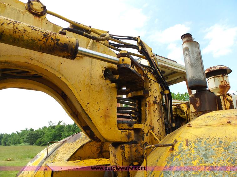 image for item L2044 International 433 Pay Scraper conventional scraper