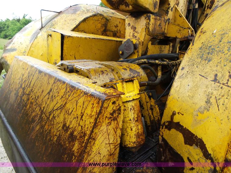 image for item L2044 International 433 Pay Scraper conventional scraper