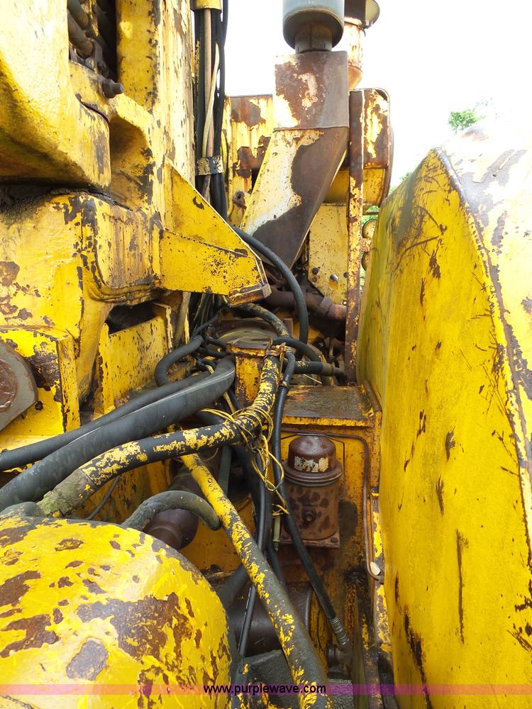 image for item L2044 International 433 Pay Scraper conventional scraper