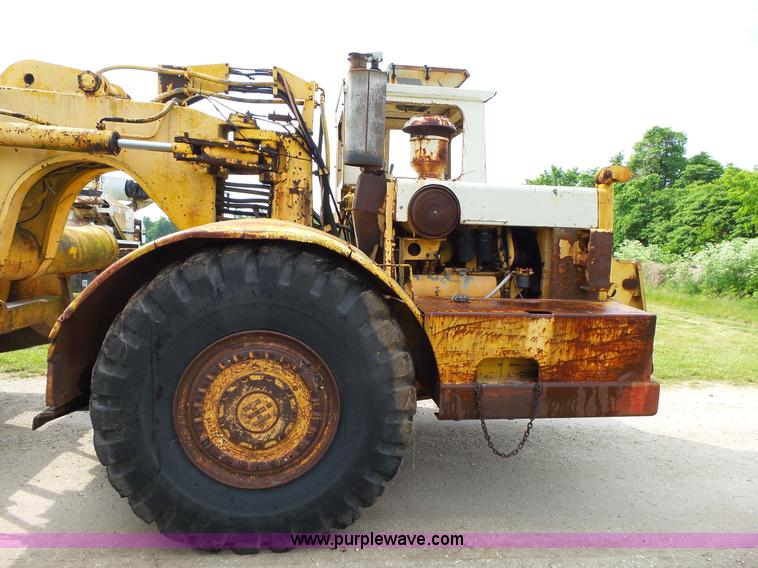 image for item L2044 International 433 Pay Scraper conventional scraper