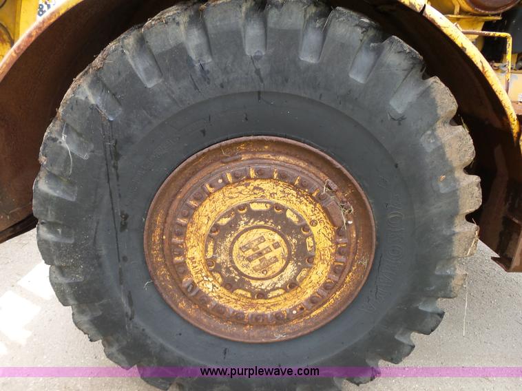 image for item L2044 International 433 Pay Scraper conventional scraper