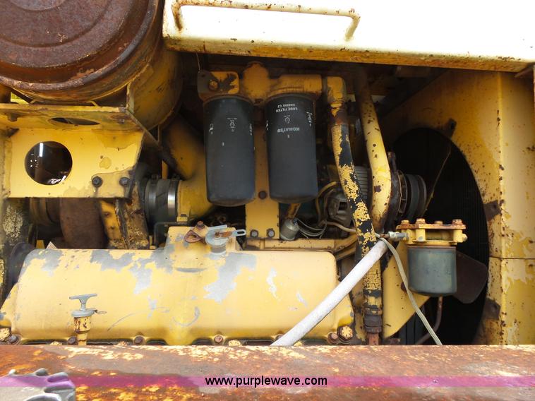 image for item L2044 International 433 Pay Scraper conventional scraper