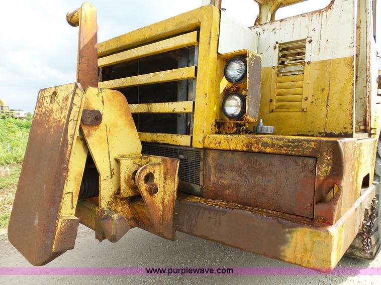 image for item L2044 International 433 Pay Scraper conventional scraper