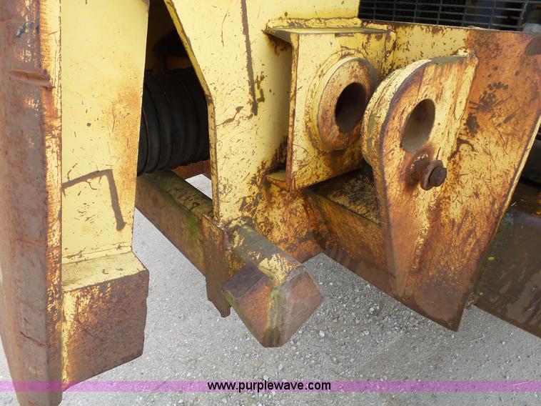 image for item L2044 International 433 Pay Scraper conventional scraper