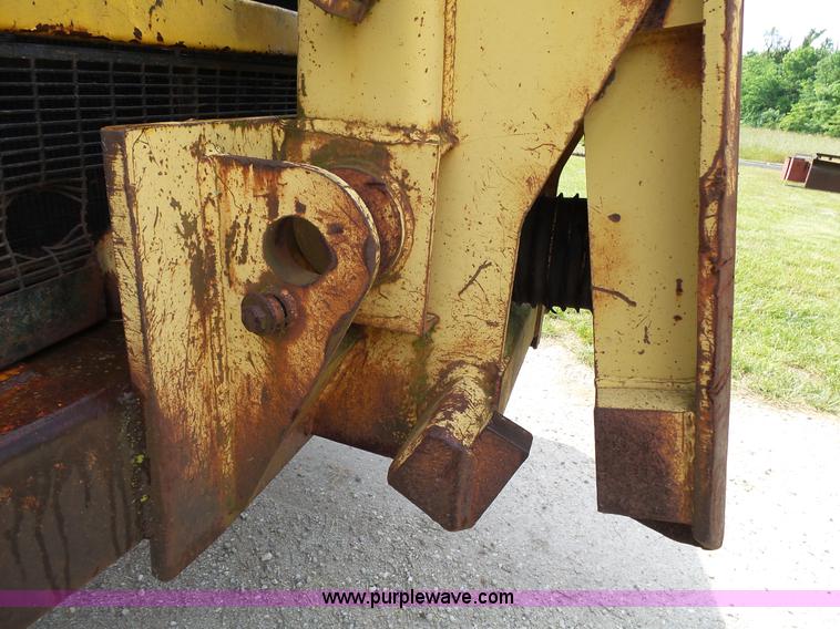 image for item L2044 International 433 Pay Scraper conventional scraper