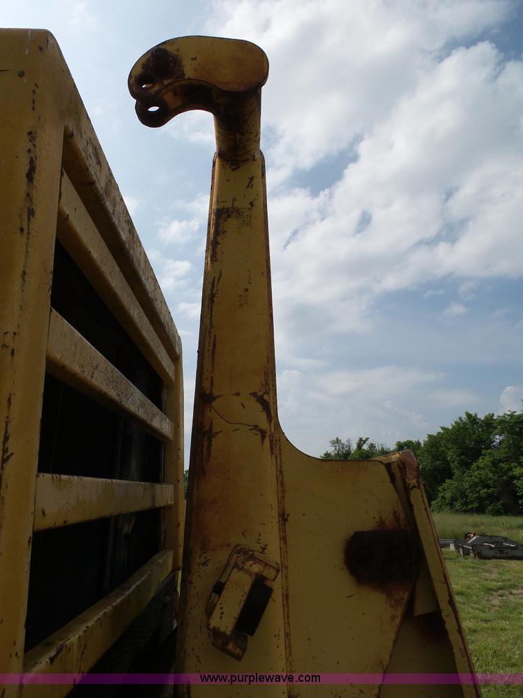 image for item L2044 International 433 Pay Scraper conventional scraper