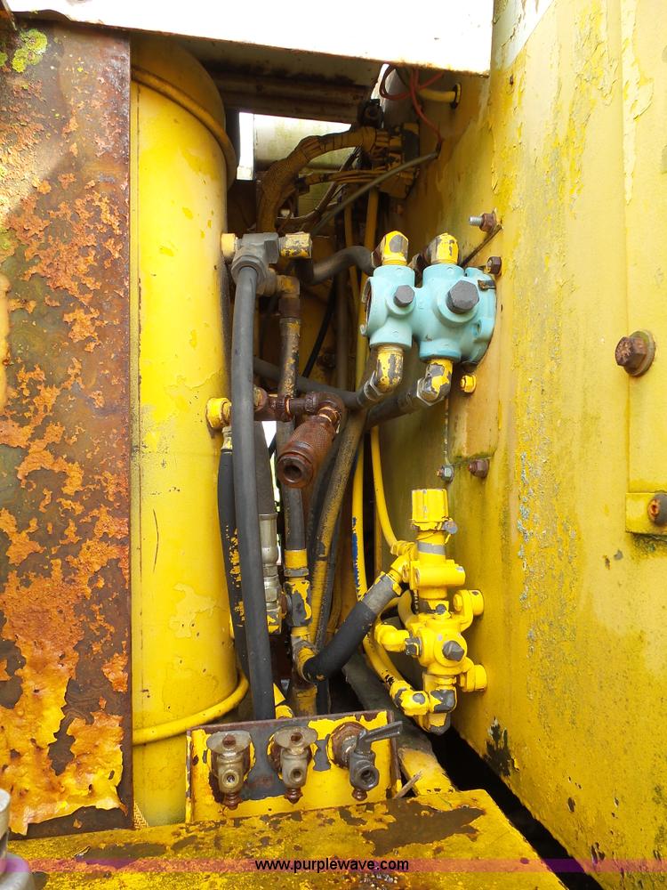 image for item L2044 International 433 Pay Scraper conventional scraper