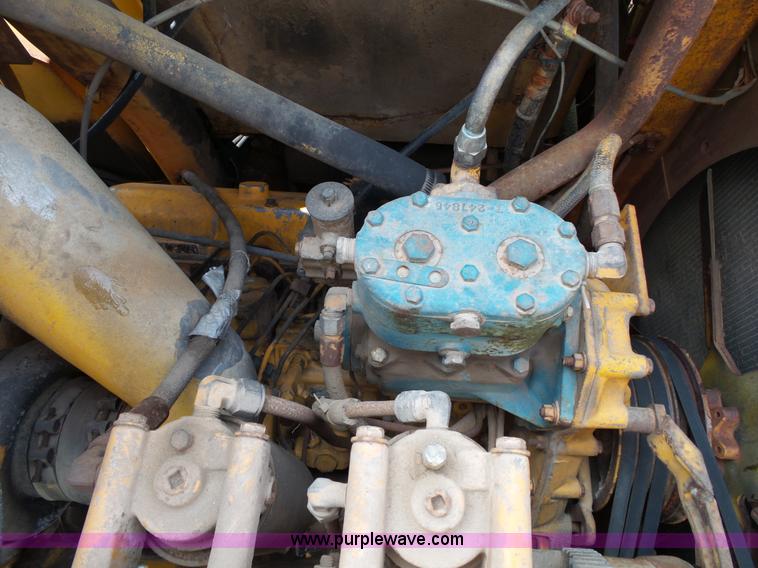 image for item L2044 International 433 Pay Scraper conventional scraper