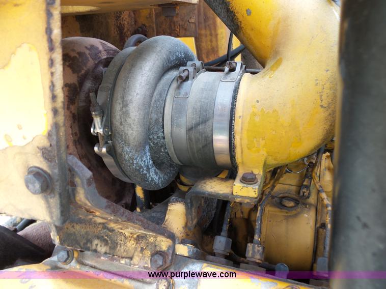 image for item L2044 International 433 Pay Scraper conventional scraper