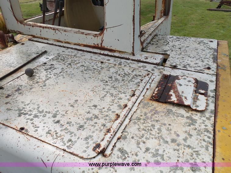 image for item L2044 International 433 Pay Scraper conventional scraper