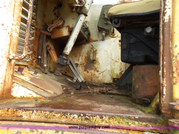 image for item L2044 International 433 Pay Scraper conventional scraper