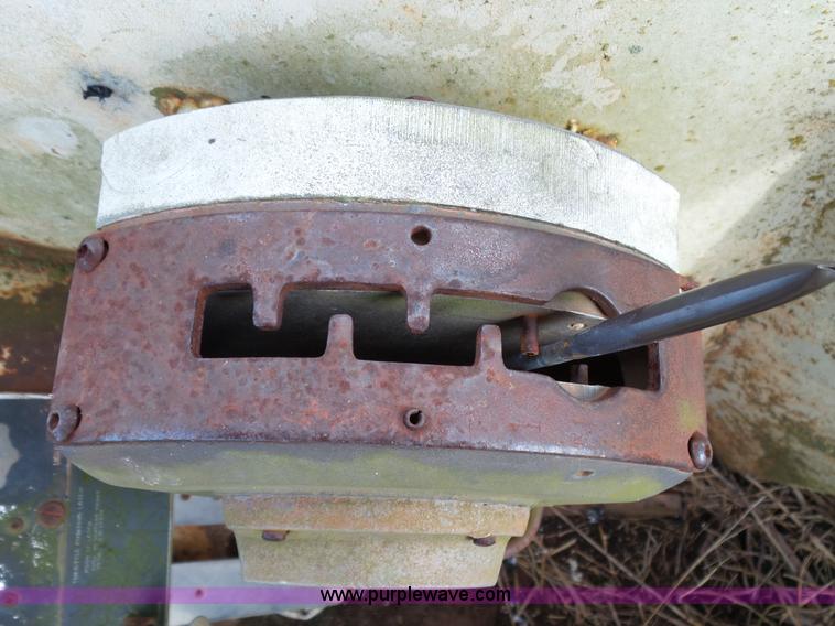 image for item L2044 International 433 Pay Scraper conventional scraper