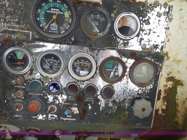 image for item L2044 International 433 Pay Scraper conventional scraper