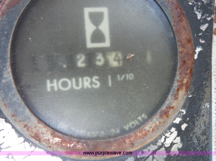 image for item L2044 International 433 Pay Scraper conventional scraper