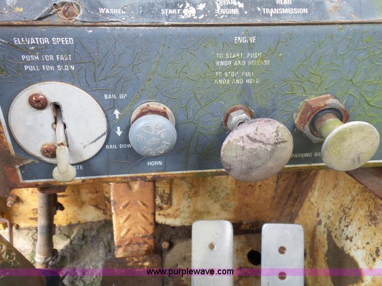 image for item L2044 International 433 Pay Scraper conventional scraper