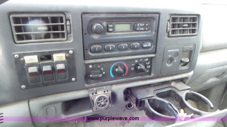 image for item L2069 2003 Ford F550 Super Duty bucket truck