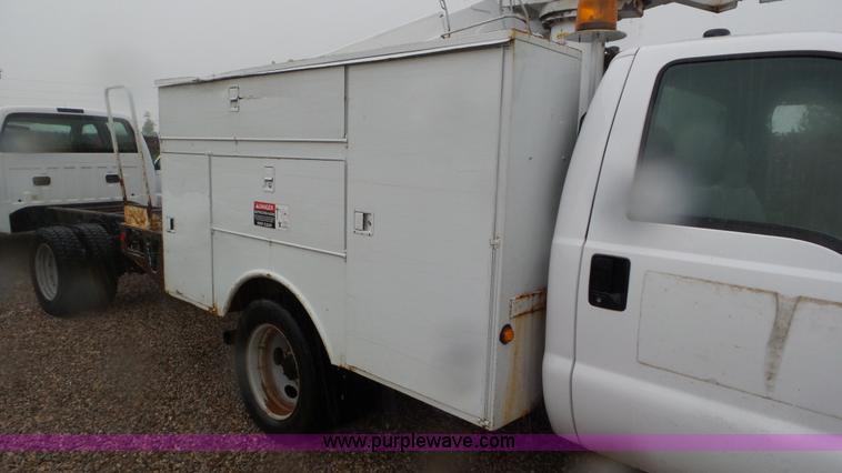 image for item L2069 2003 Ford F550 Super Duty bucket truck