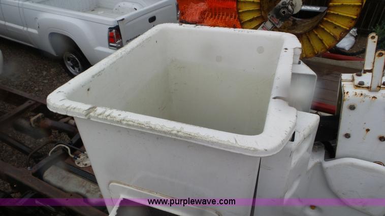 image for item L2069 2003 Ford F550 Super Duty bucket truck