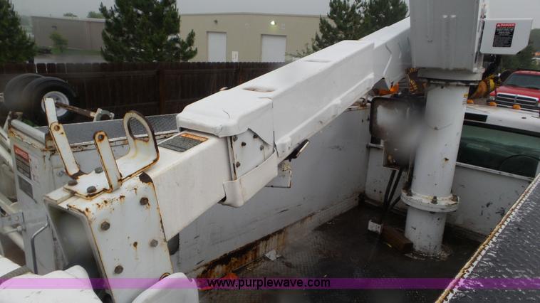 image for item L2069 2003 Ford F550 Super Duty bucket truck