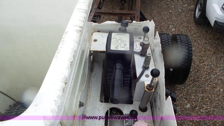 image for item L2069 2003 Ford F550 Super Duty bucket truck