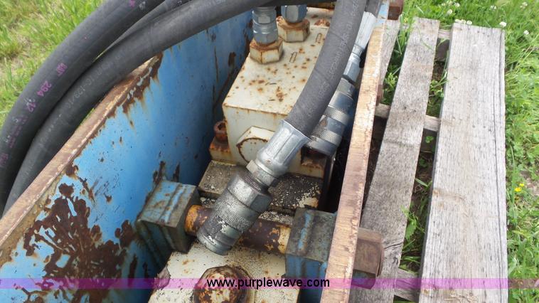 image for item L2074 Okadu 304B hydraulic breaker