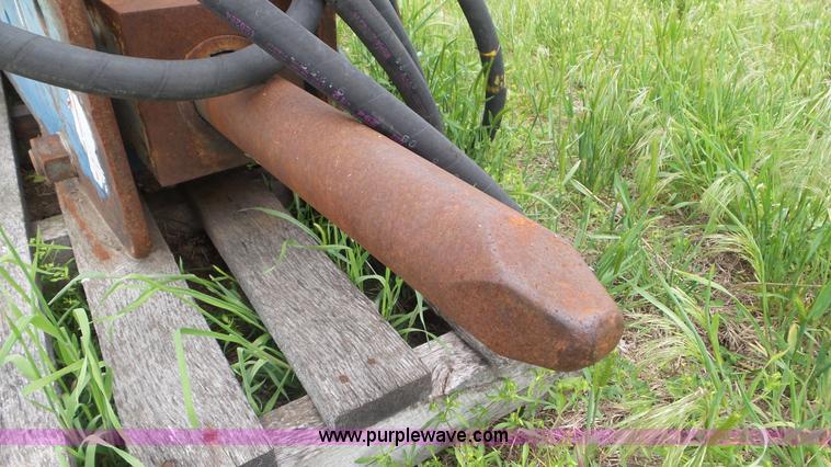 image for item L2074 Okadu 304B hydraulic breaker