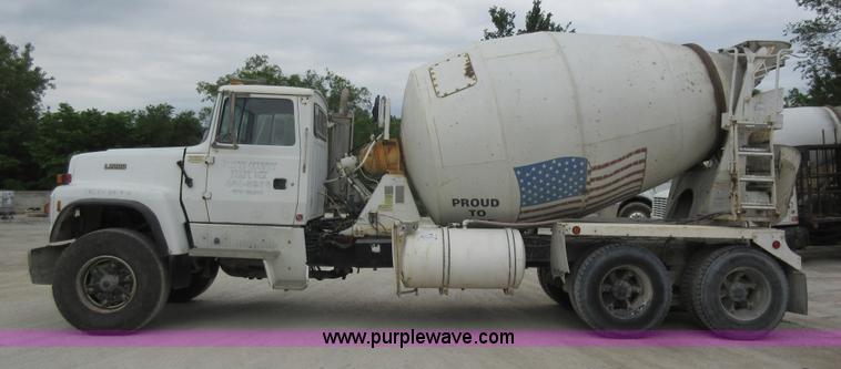 image for item L2750 1995 Ford LT9000 mixer truck