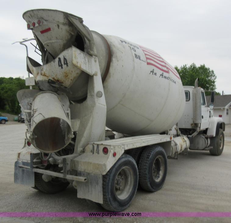 image for item L2750 1995 Ford LT9000 mixer truck