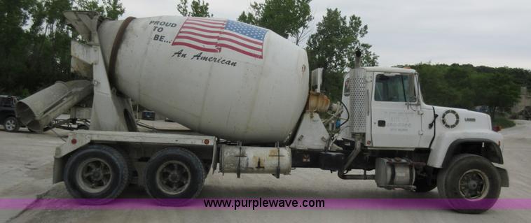 image for item L2750 1995 Ford LT9000 mixer truck