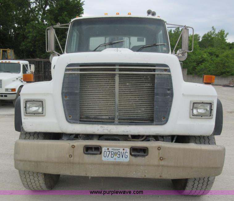 image for item L2750 1995 Ford LT9000 mixer truck