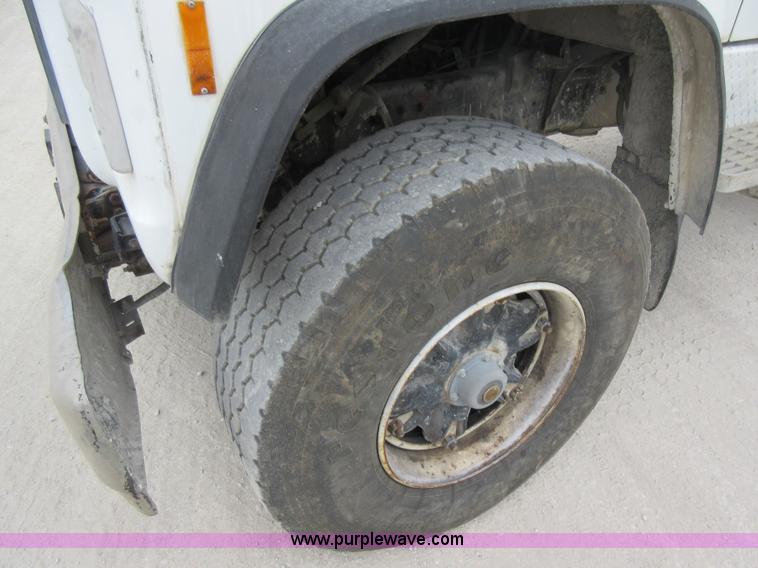 image for item L2750 1995 Ford LT9000 mixer truck