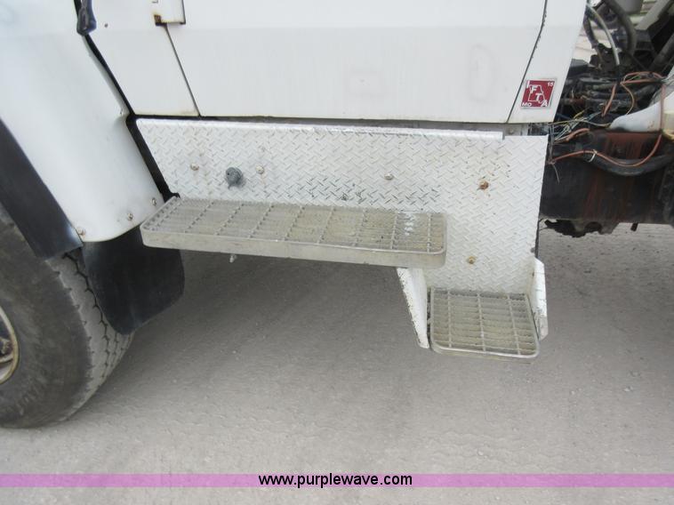 image for item L2750 1995 Ford LT9000 mixer truck