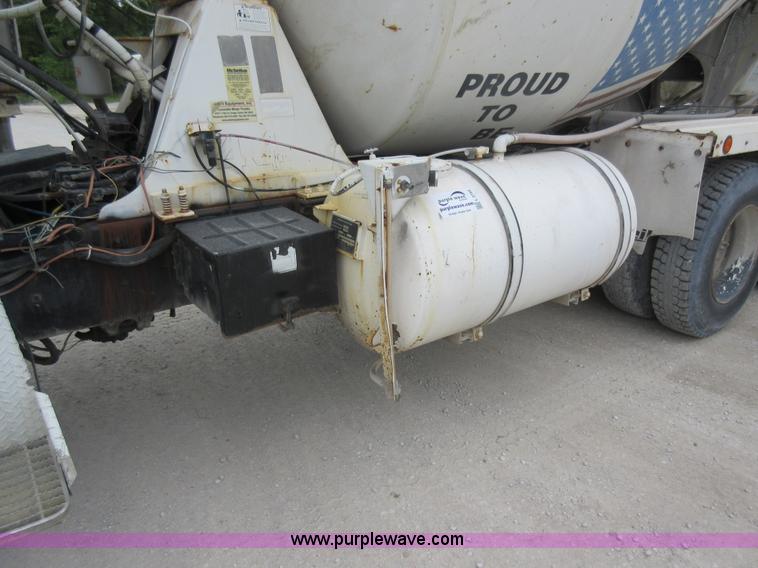 image for item L2750 1995 Ford LT9000 mixer truck