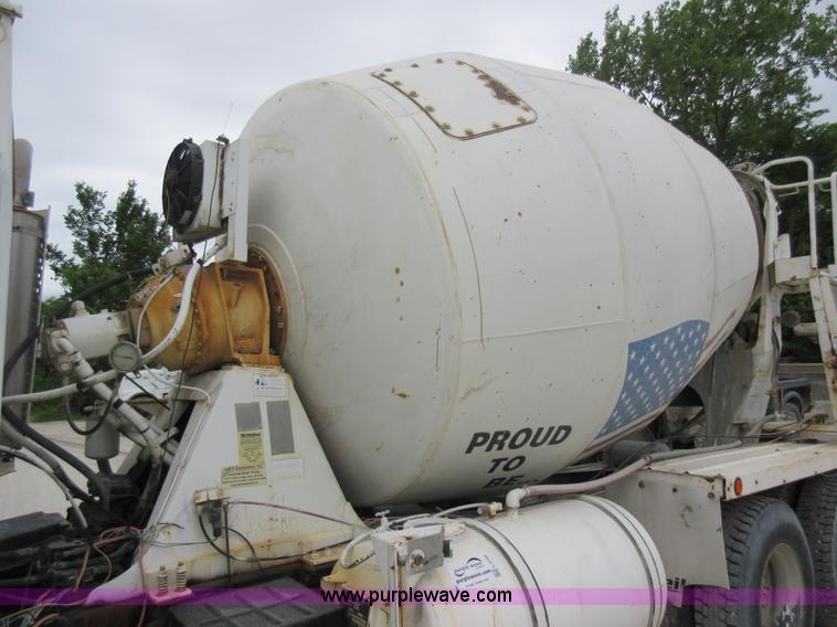 image for item L2750 1995 Ford LT9000 mixer truck