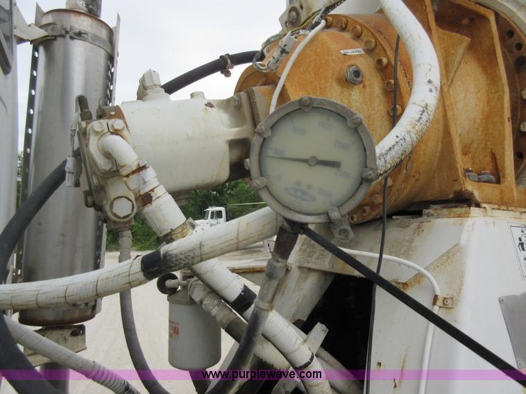 image for item L2750 1995 Ford LT9000 mixer truck