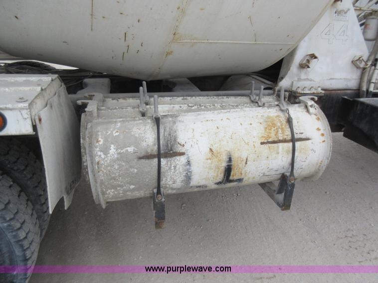 image for item L2750 1995 Ford LT9000 mixer truck