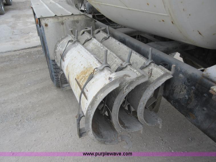 image for item L2750 1995 Ford LT9000 mixer truck