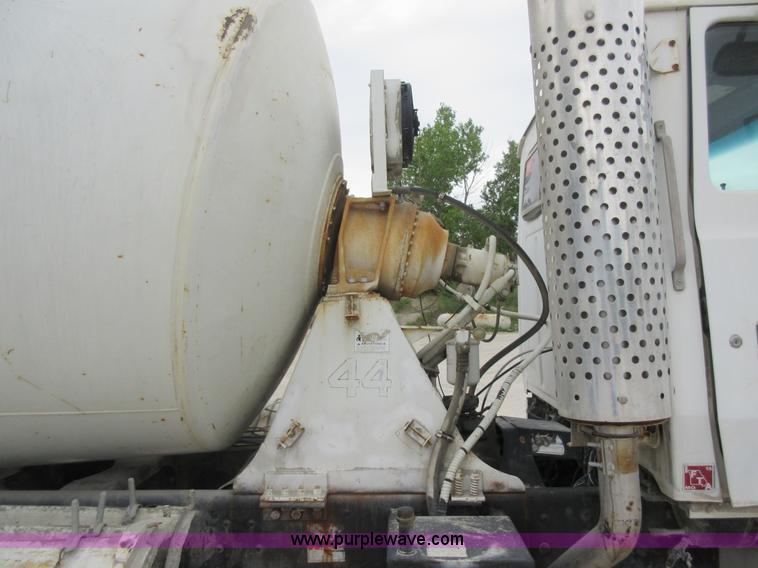 image for item L2750 1995 Ford LT9000 mixer truck