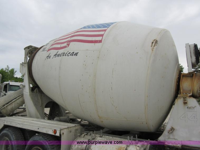 image for item L2750 1995 Ford LT9000 mixer truck