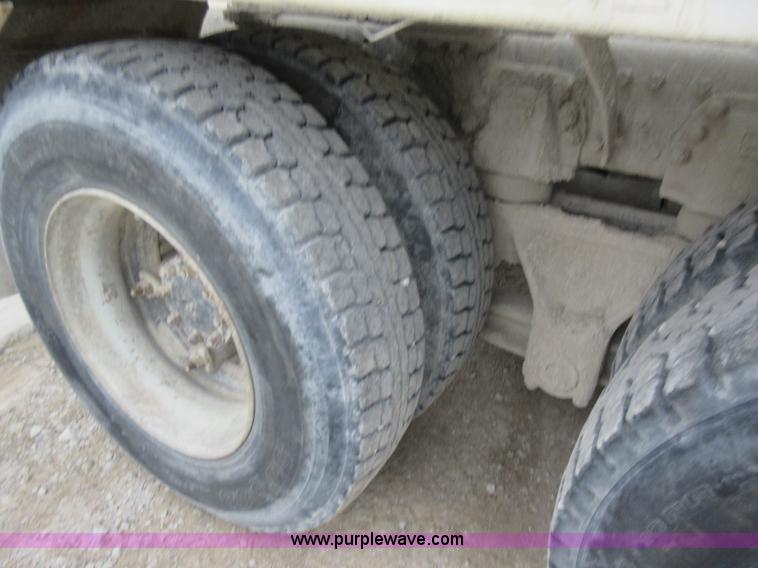 image for item L2750 1995 Ford LT9000 mixer truck