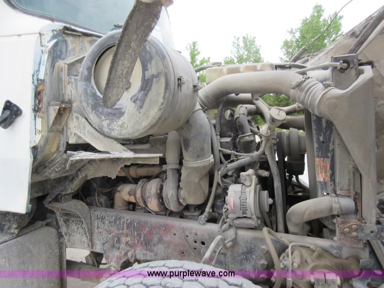 image for item L2750 1995 Ford LT9000 mixer truck