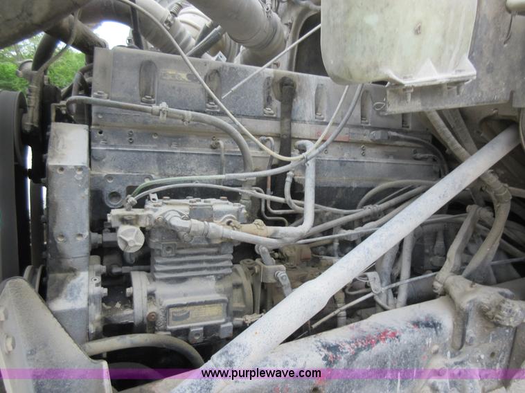 image for item L2750 1995 Ford LT9000 mixer truck